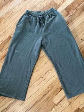 BoohooMAN Sage Green Wide Leg Sweatpants Mens Small Relaxed Lounge Pants